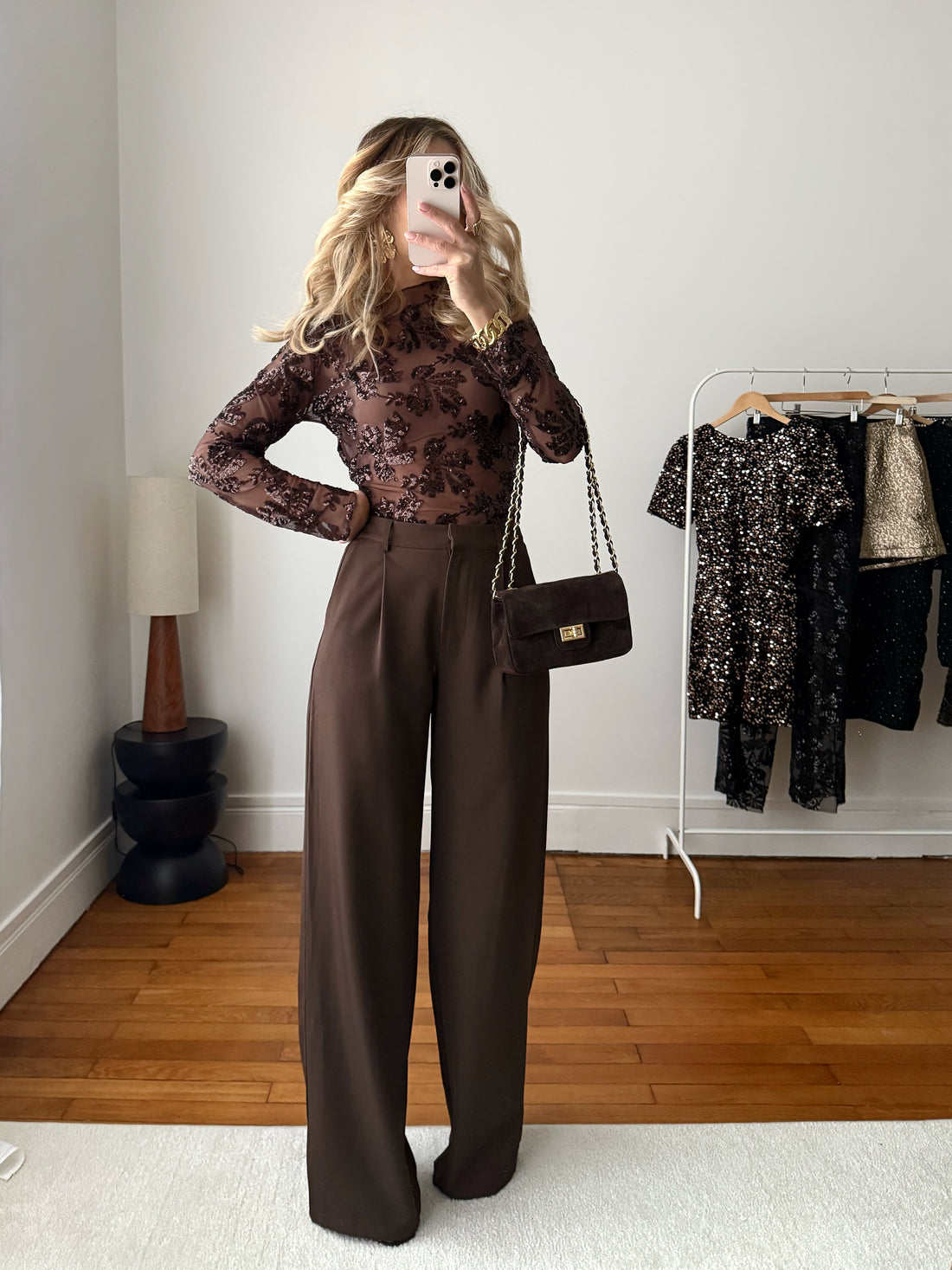 Top à motif floral brodé de sequins ELIVO - chocolat