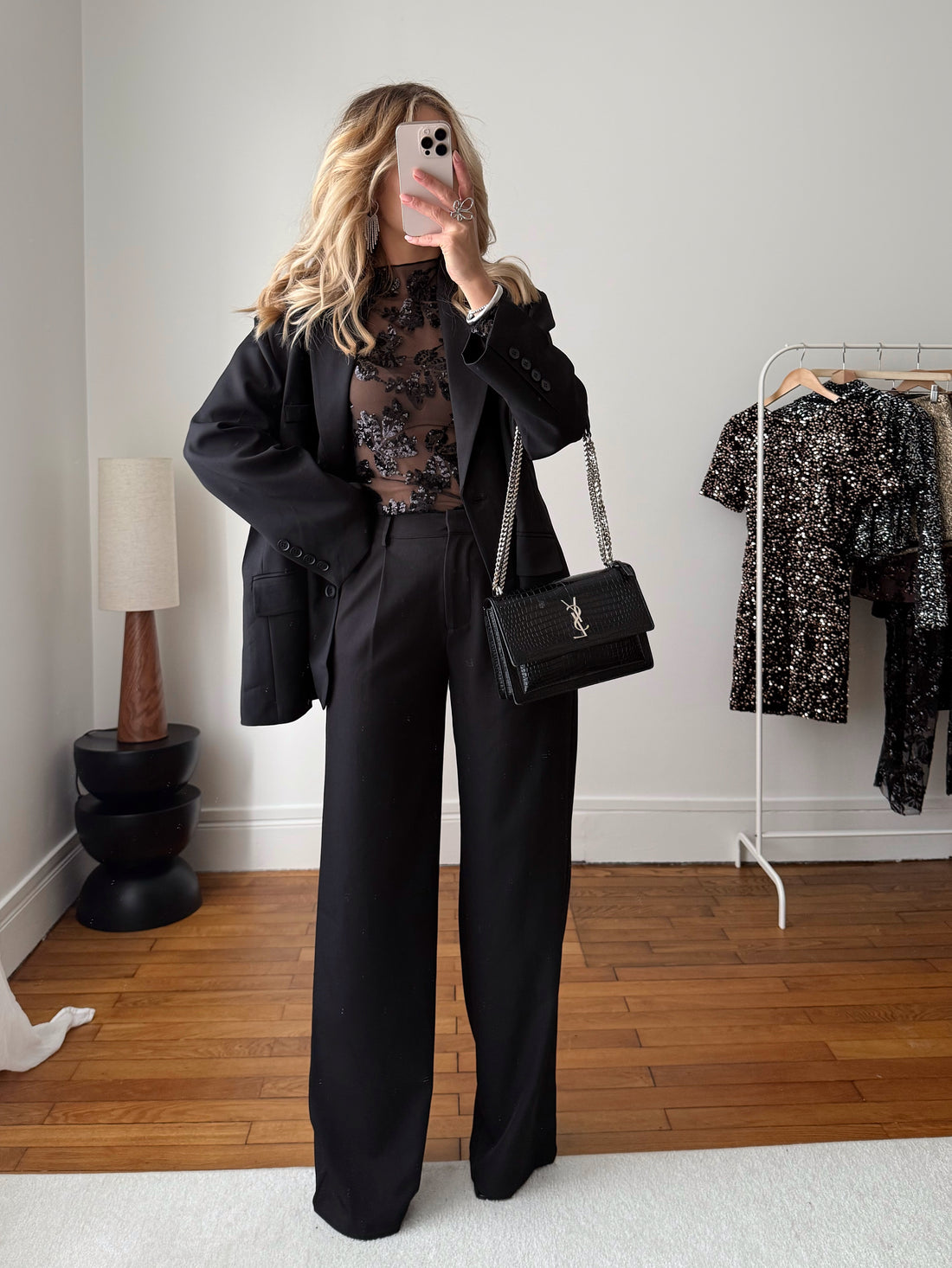 Top à motif floral brodé de sequins ELIVO - noir